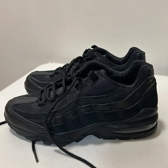 2018 Air Max 95 GS 'Triple Black' - Picture 2 of 10